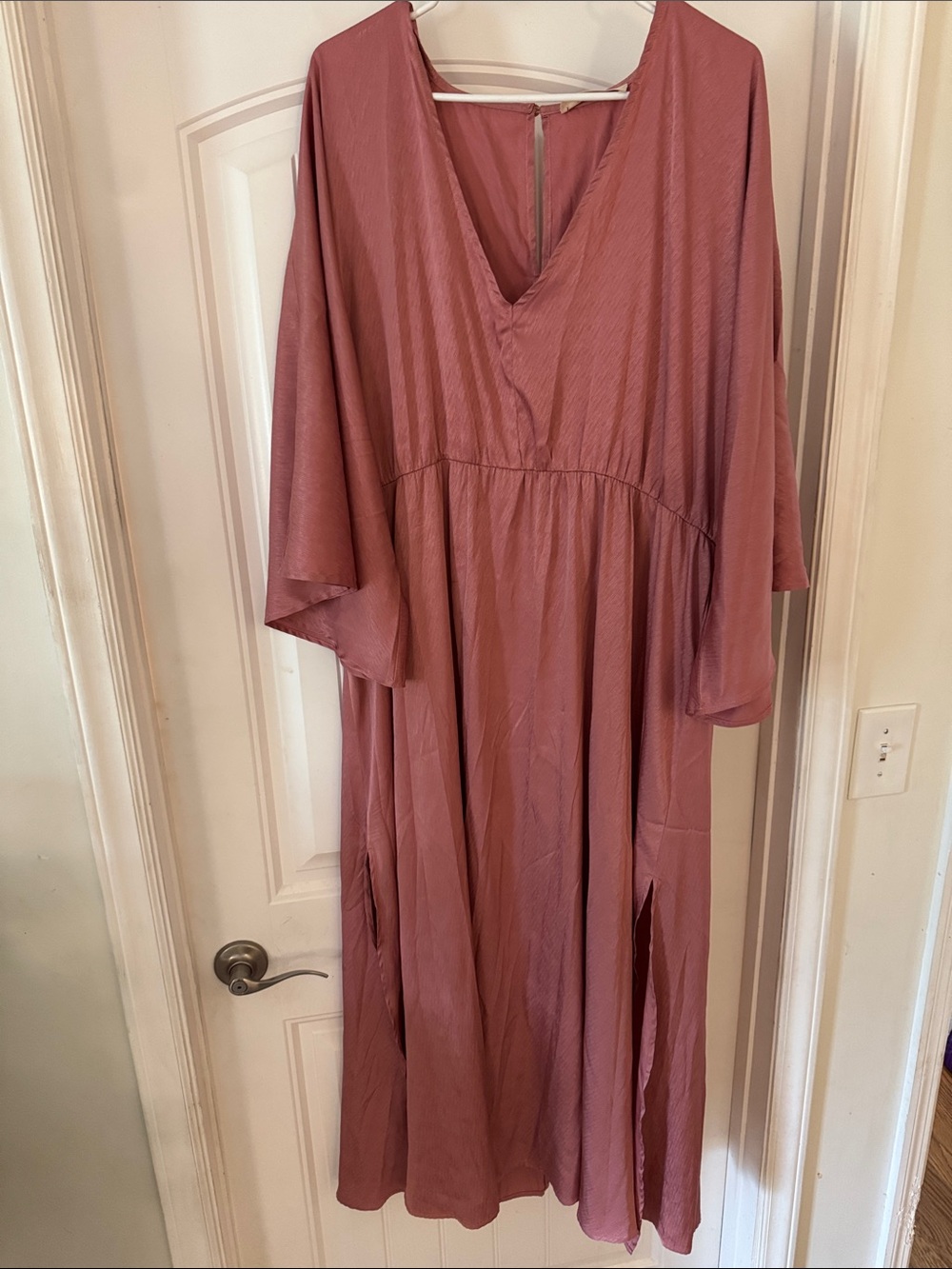 Relaxed V-Neck Midi Dress in Dusty Rose